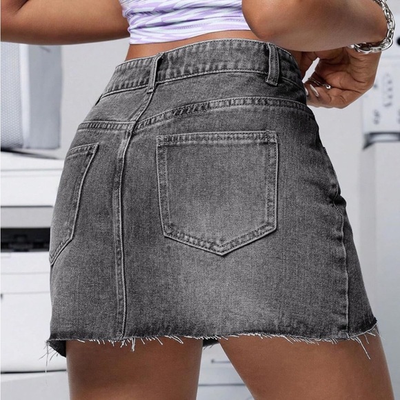 Express Gray Mini Skirt - Picture 2 of 5